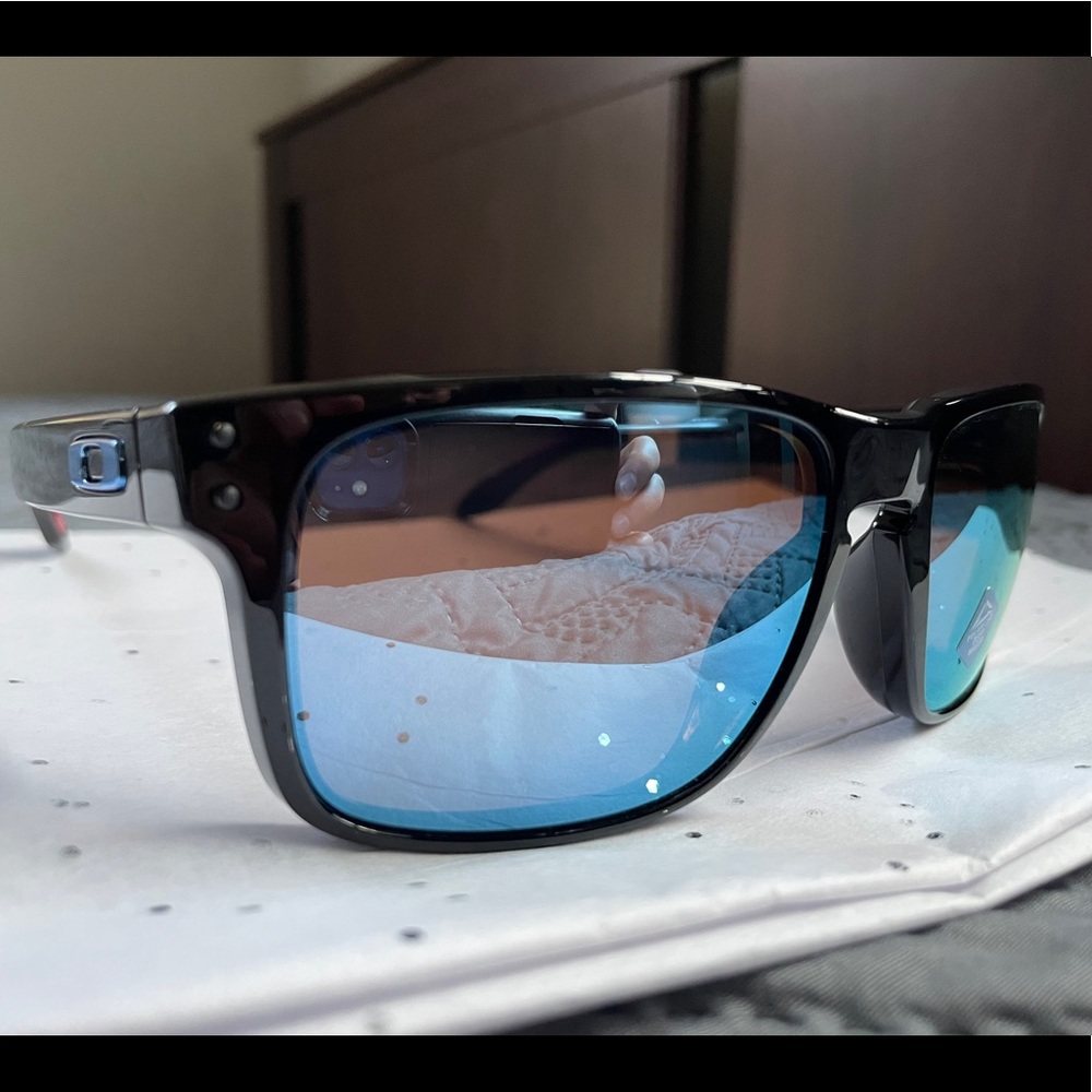 ❄️ Oakley Holbrook Polarized NWT ❄️